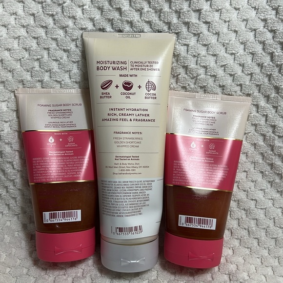 Bath and Body Works Strawberry Pound Cake Body Wash - Picture 2 of 4